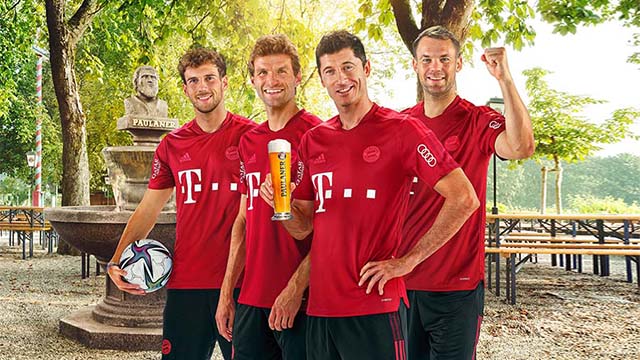 Download now: The official FC Bayern team photo